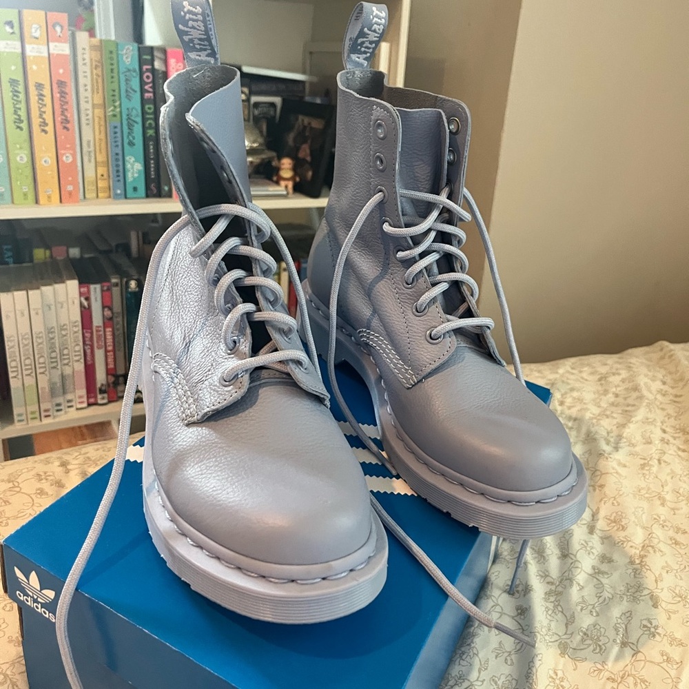 NEVER WORN Dr. Marten’s Pascal Pastel Baby Blue Women’s 8